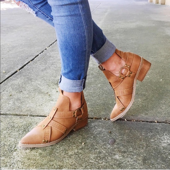 NIB Tan Hardcore Harness Vegan Ankle Boot - Picture 2 of 8